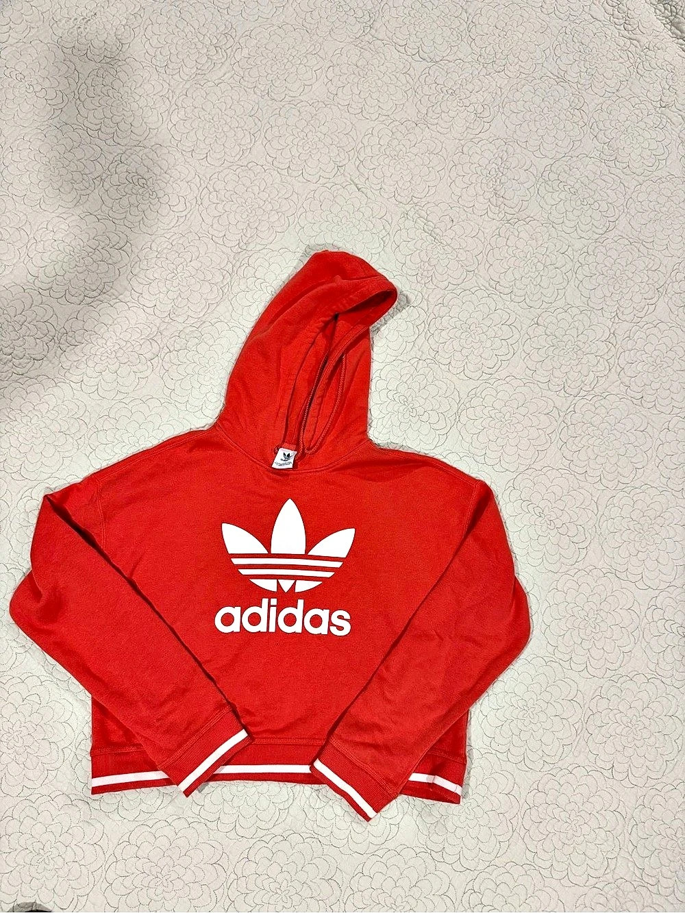 adidas Originals Trefoil Cropped Hoodie Red
Size Small